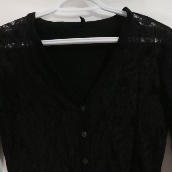 BENETTON | small | Black Lace Lightweight Button Closure V-Neck Cardigan - Picture 4 of 14